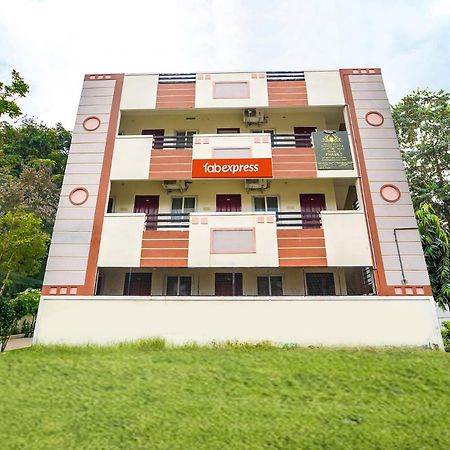 Fabexpress Clover Castle - Nr Coimbatore International Airport Dış mekan fotoğraf